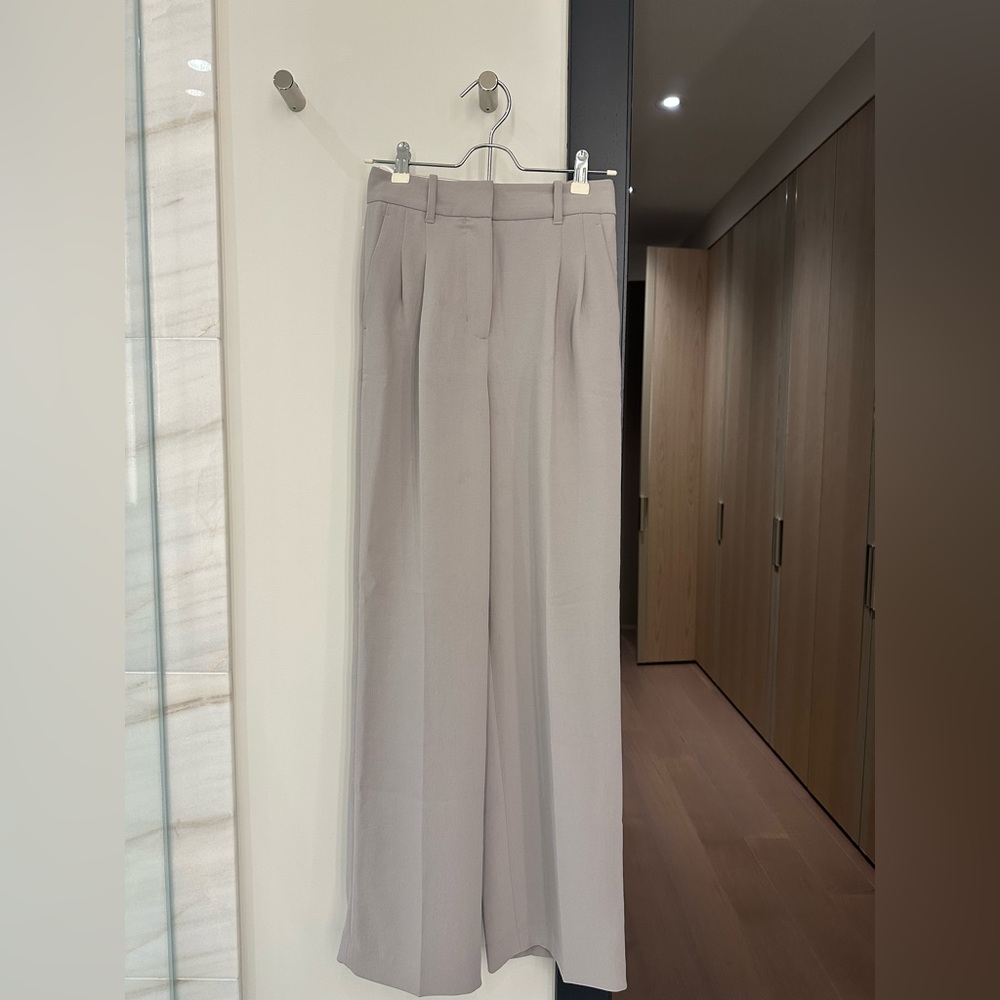 Aritzia Wilfred Effortless Pant Crepette in Ashen